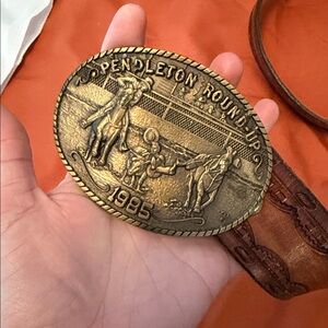 Pendleton Round Up Vintage 1985 Solid Brass Belt Buckle Tooled Leather Belt #165